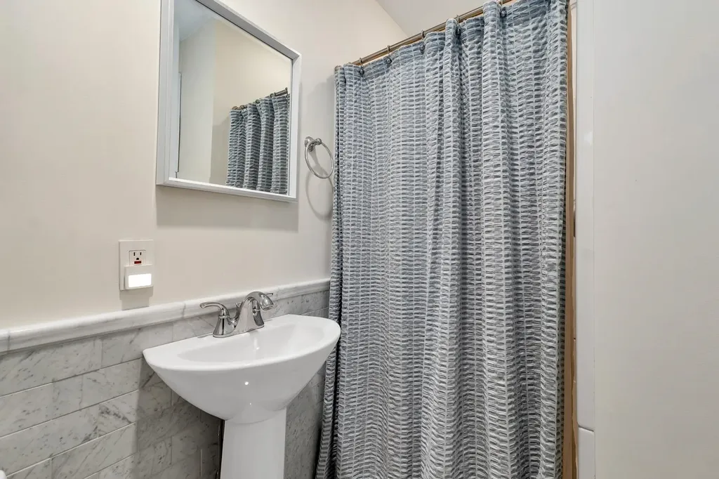 113 Dockham Shore Road Gilford NH 03249