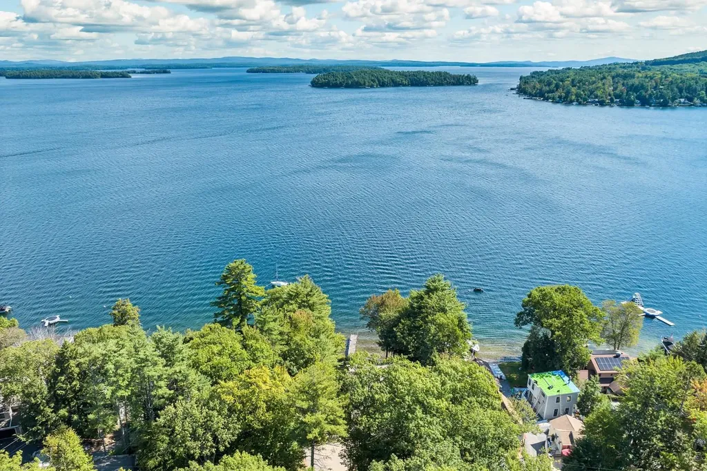 113 Dockham Shore Road Gilford NH 03249