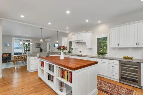 113 Dockham Shore Road Gilford NH 03249