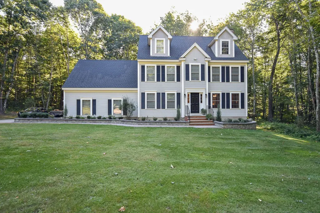4 Captain Parker Drive Lee NH 03861