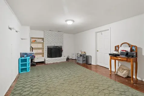 6 Hopkins Drive Hudson NH 03051