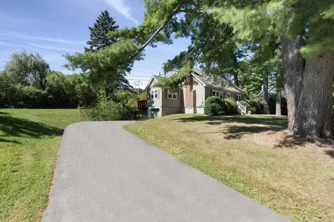 6 Hopkins Drive Hudson NH 03051
