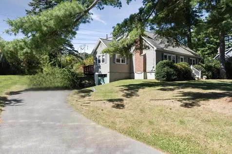 6 Hopkins Drive Hudson NH 03051