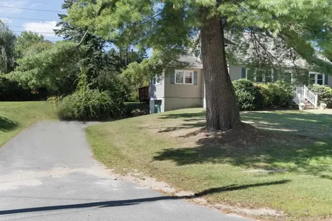 6 Hopkins Drive Hudson NH 03051