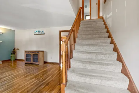 6 Hopkins Drive Hudson NH 03051