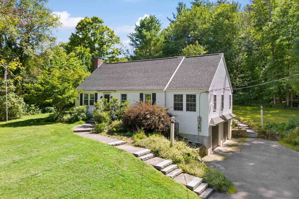 11 Lesnyk Road Goffstown NH 03045