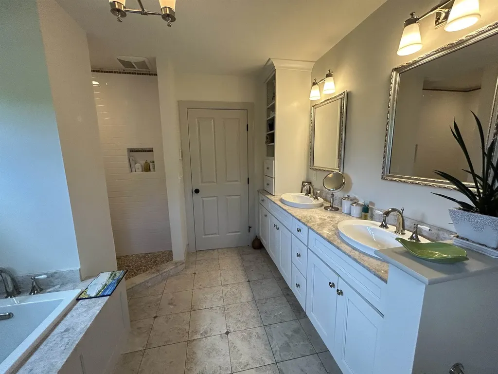 15 Scanlon Way Newfields NH 03856