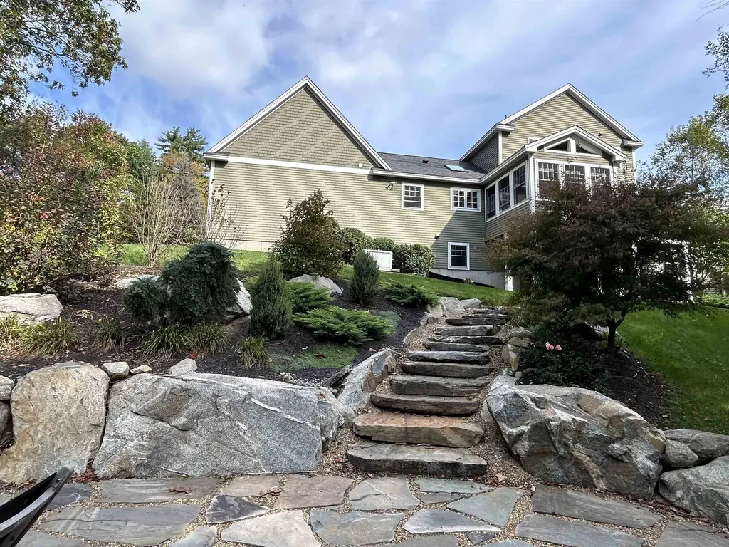 15 Scanlon Way Newfields NH 03856