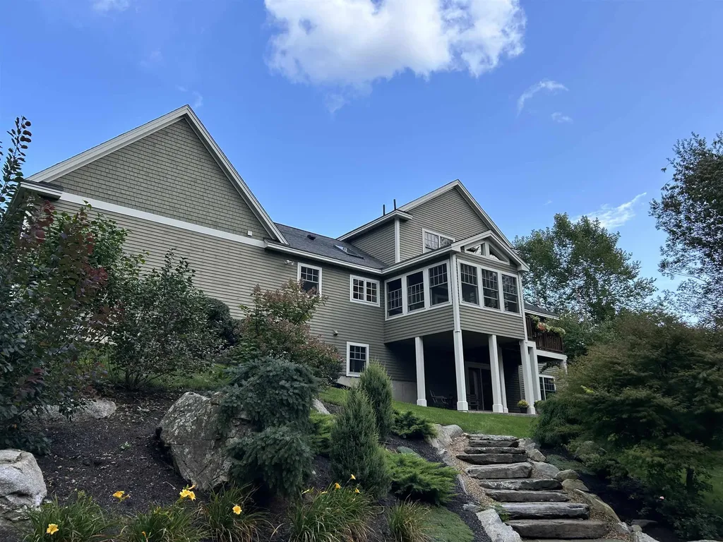 15 Scanlon Way Newfields NH 03856