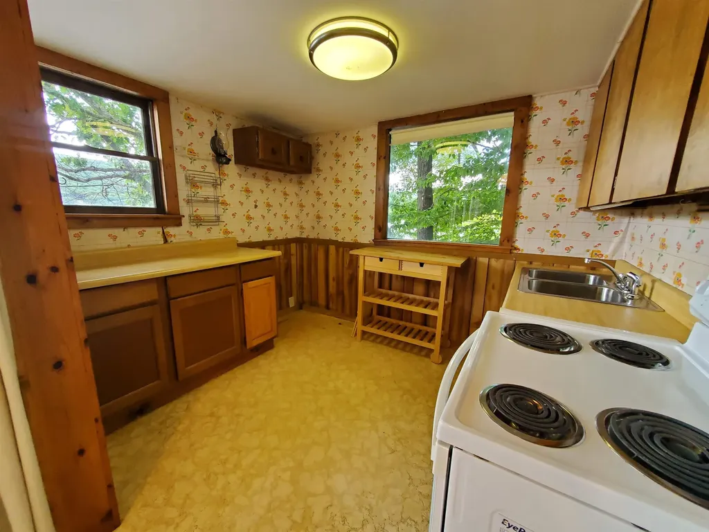 84 Lake Street Enfield NH 03748