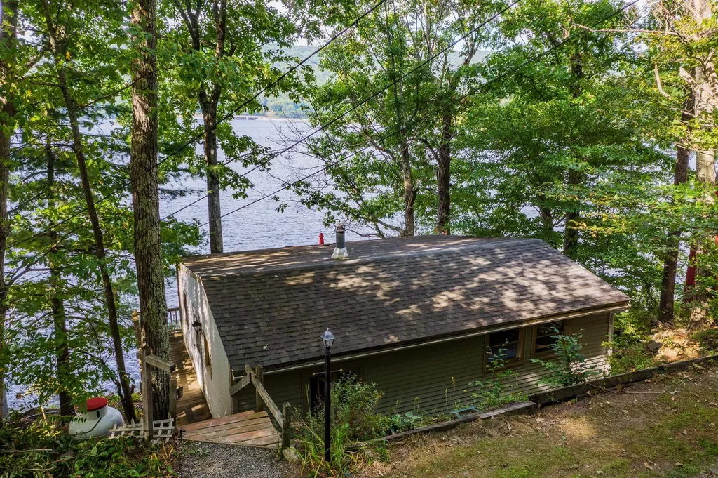 84 Lake Street Enfield NH 03748