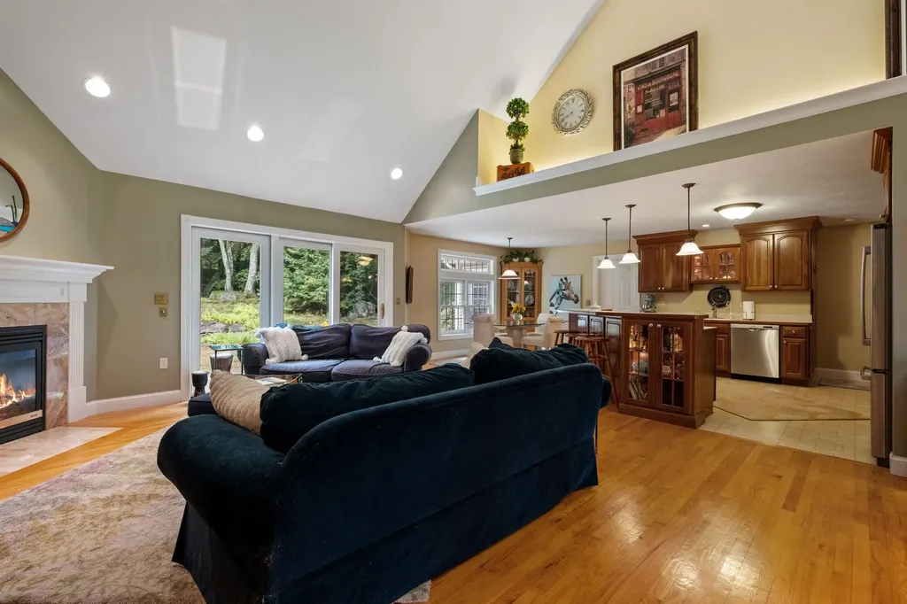 1018 Farrington Corner Road Hopkinton NH 03229