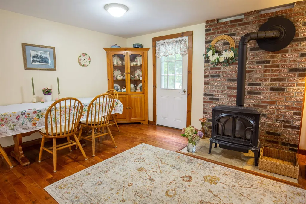 8 Oak Ridge Road Plymouth NH 03264