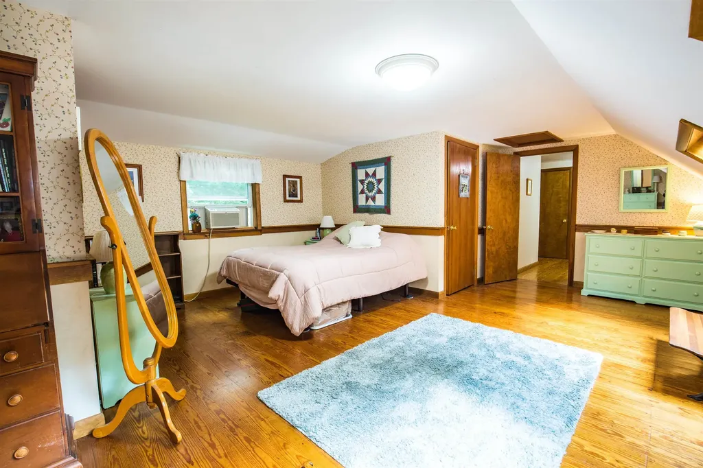 8 Oak Ridge Road Plymouth NH 03264