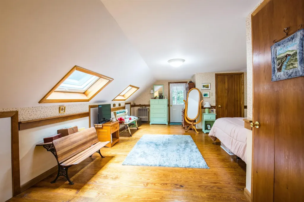 8 Oak Ridge Road Plymouth NH 03264