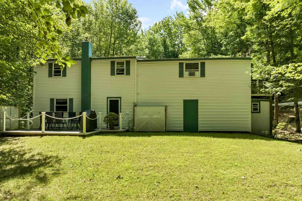 8 Oak Ridge Road Plymouth NH 03264