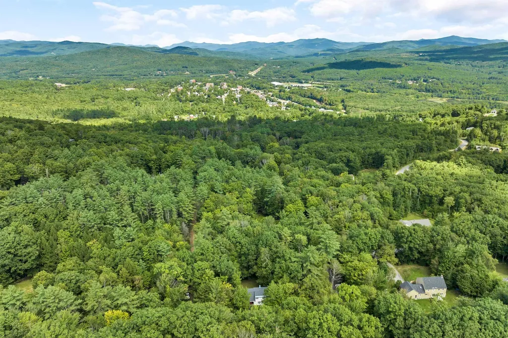 8 Oak Ridge Road Plymouth NH 03264