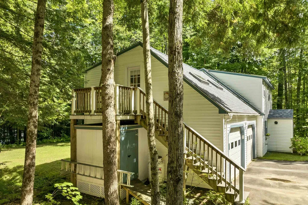 8 Oak Ridge Road Plymouth NH 03264