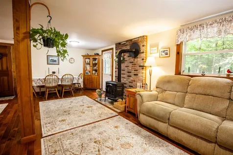 8 Oak Ridge Road Plymouth NH 03264