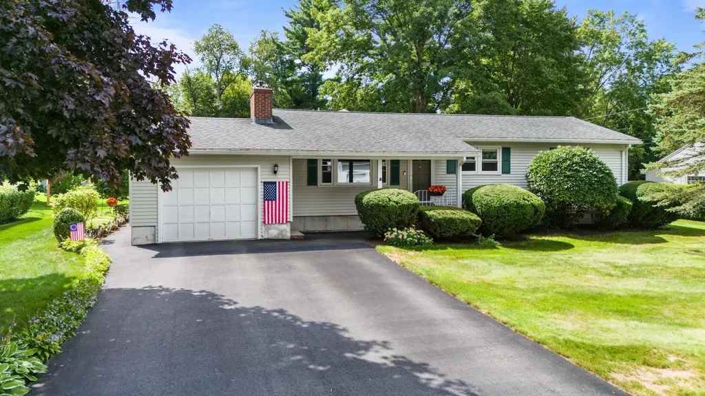 19 Bullard Drive Hooksett NH 03106