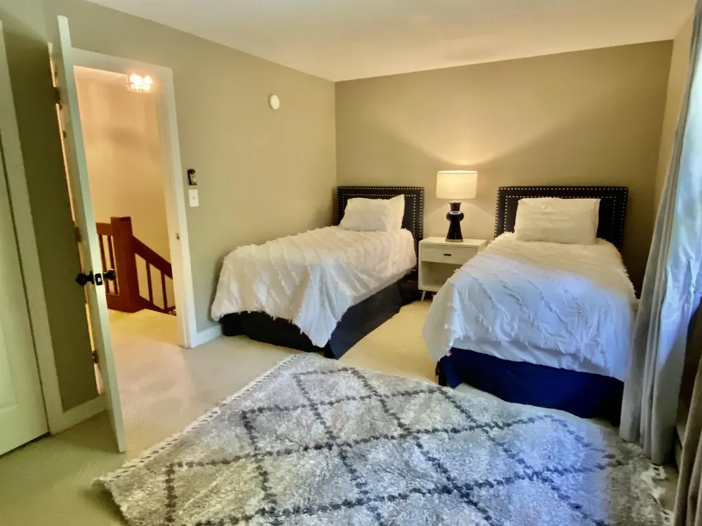 976 Hard Road Hartford VT 05059