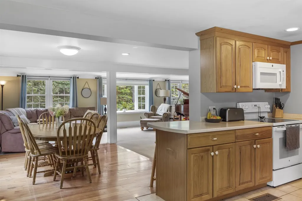 58 Oak Hill Road New Ipswich NH 03071