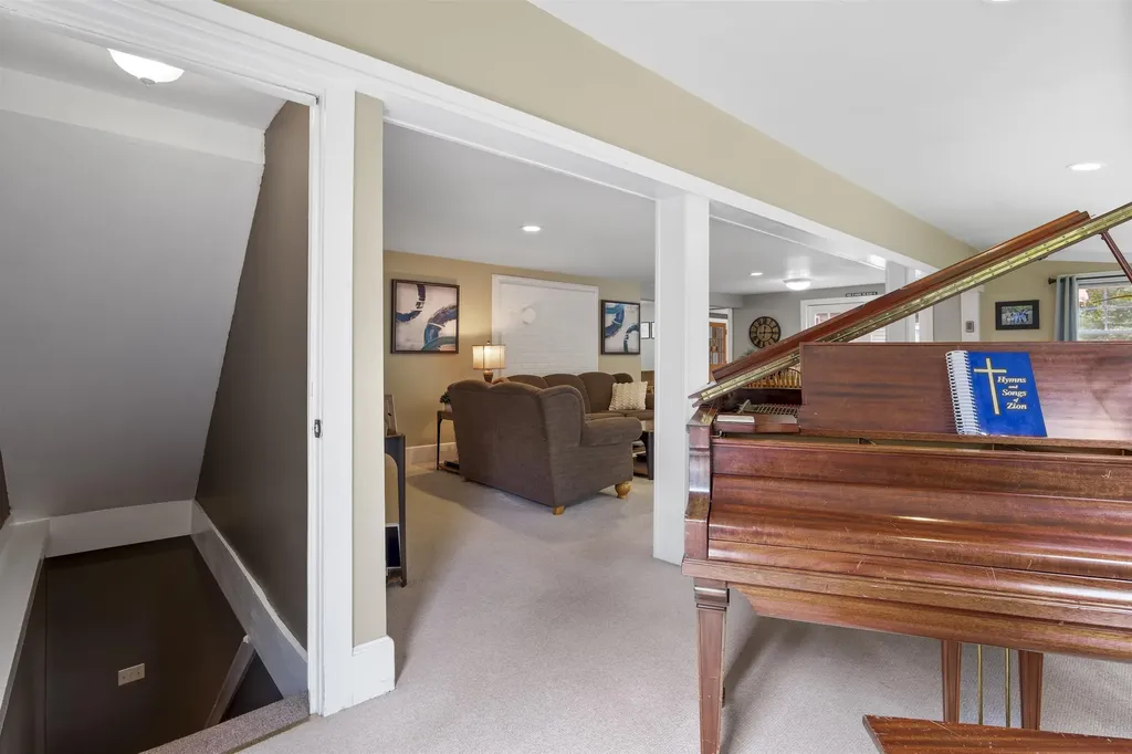 58 Oak Hill Road New Ipswich NH 03071