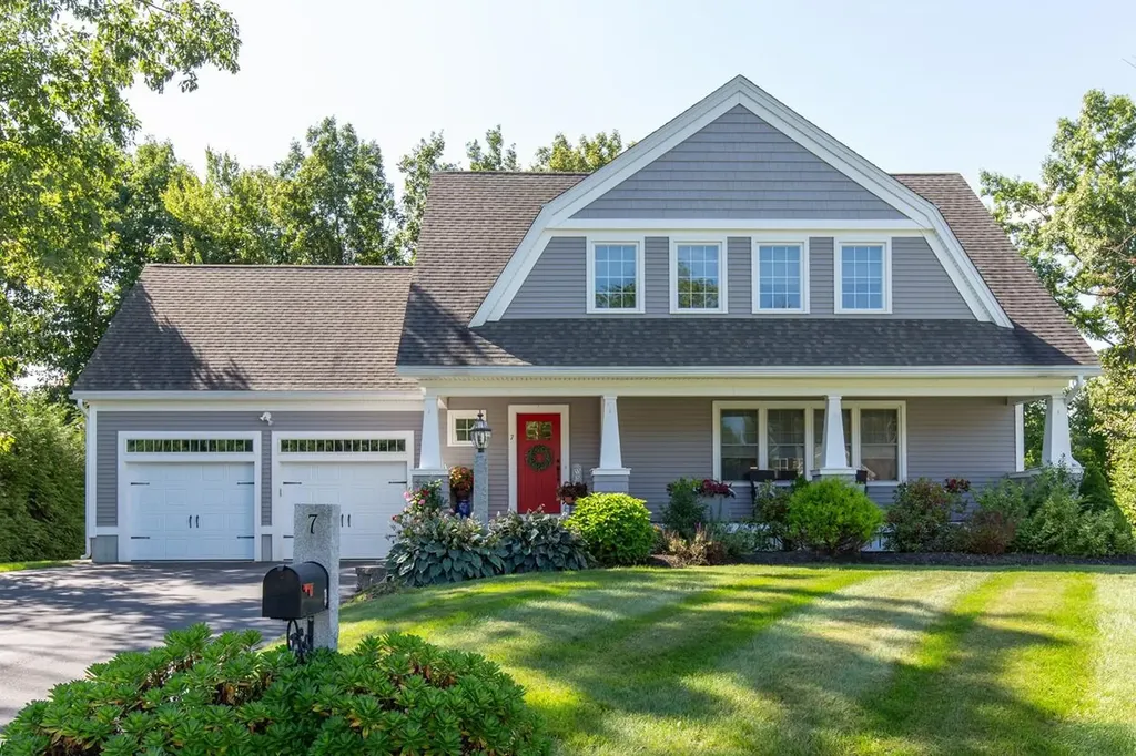 7 Bramble Path Pelham NH 03076