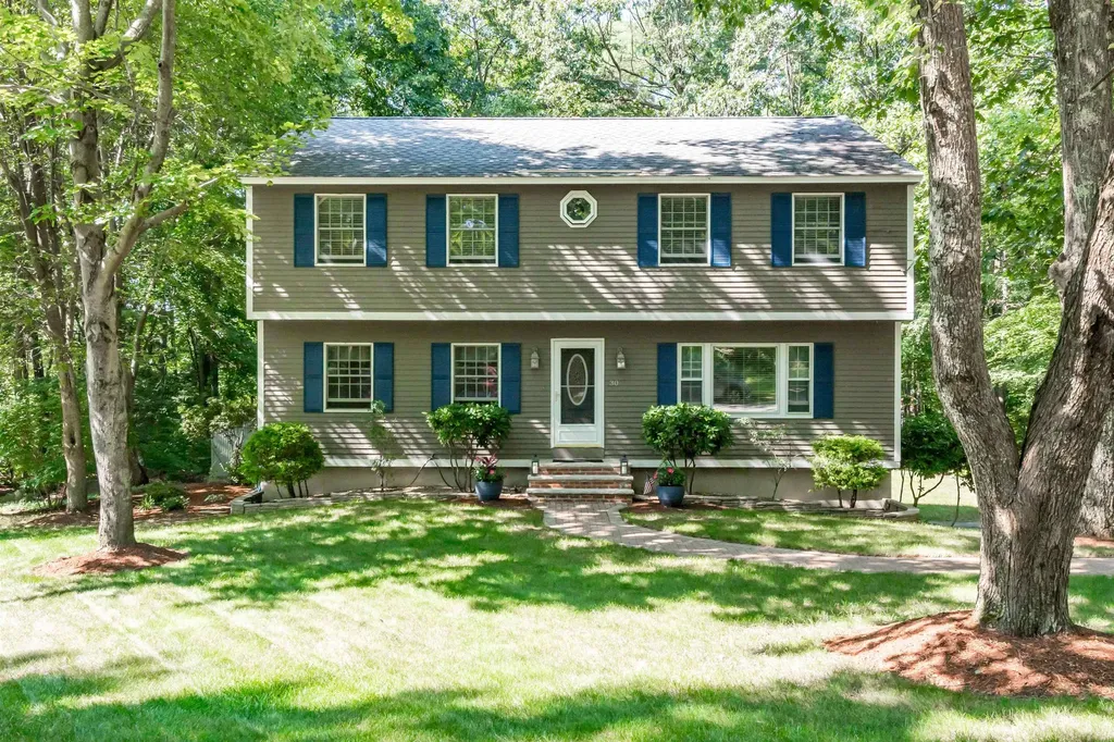 30 Raintree Drive Londonderry NH 03053