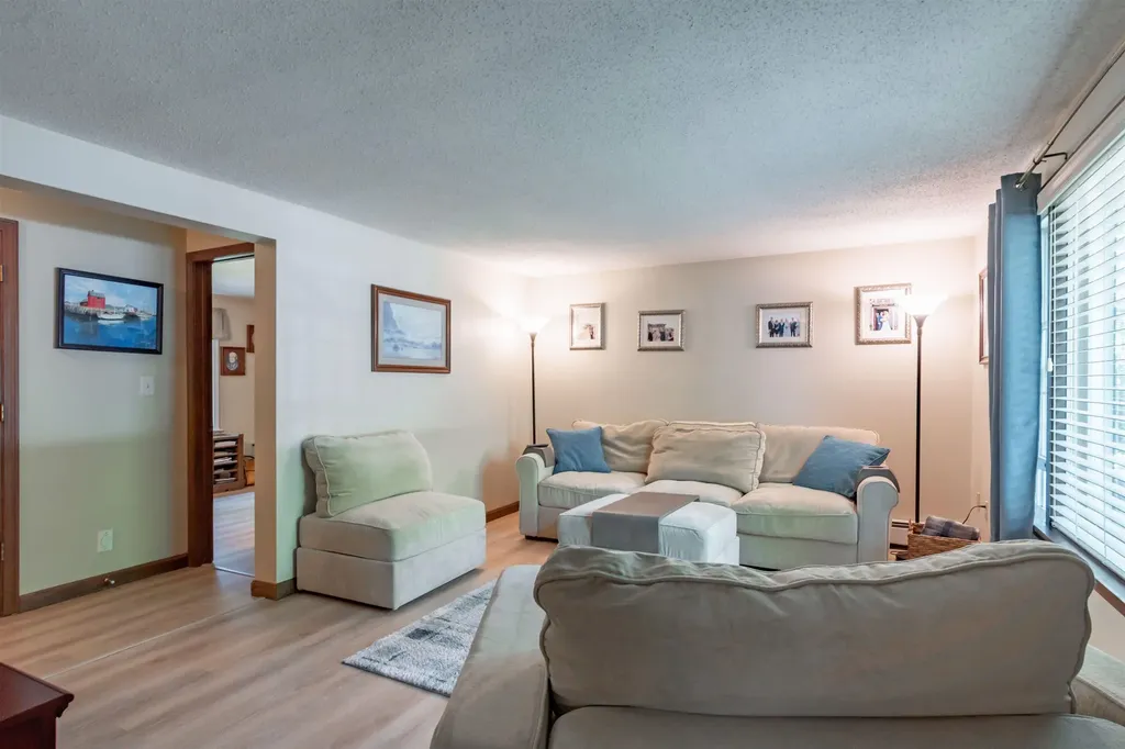 30 Raintree Drive Londonderry NH 03053