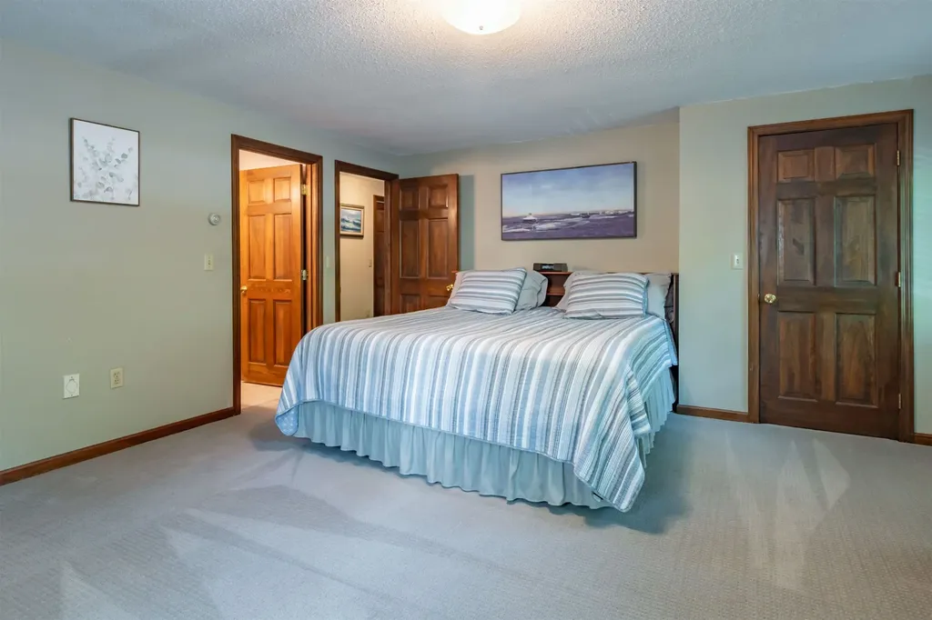 30 Raintree Drive Londonderry NH 03053