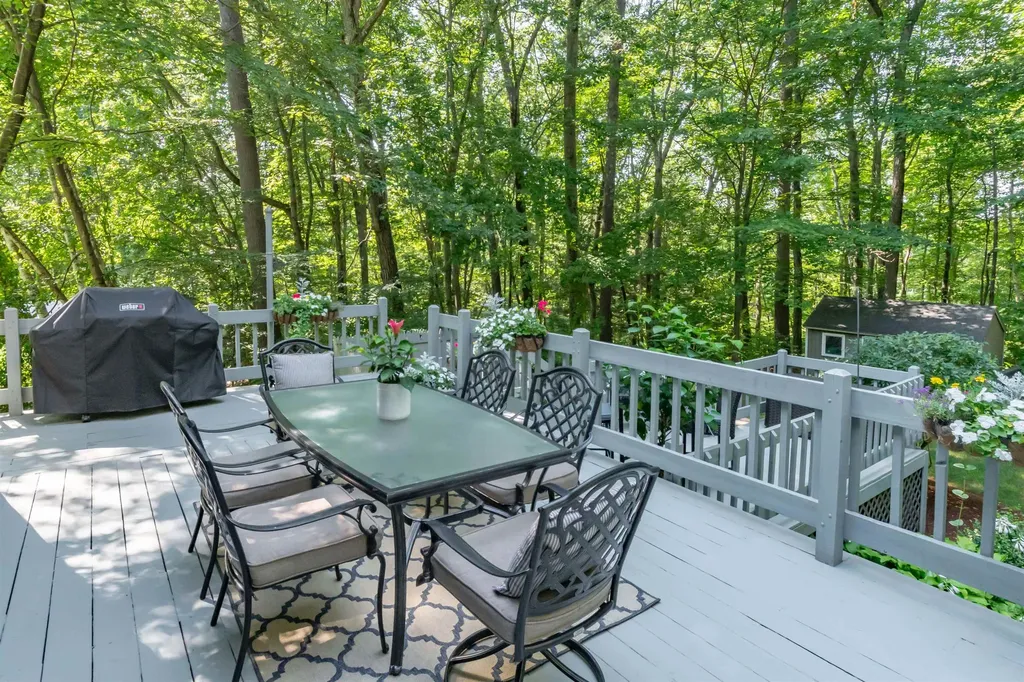 30 Raintree Drive Londonderry NH 03053