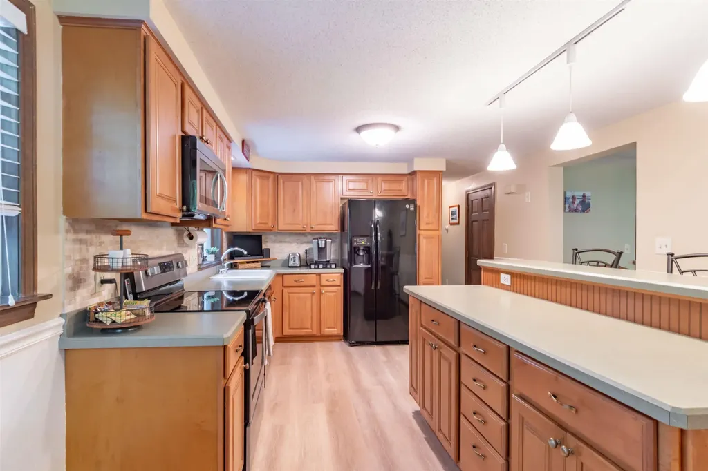 30 Raintree Drive Londonderry NH 03053