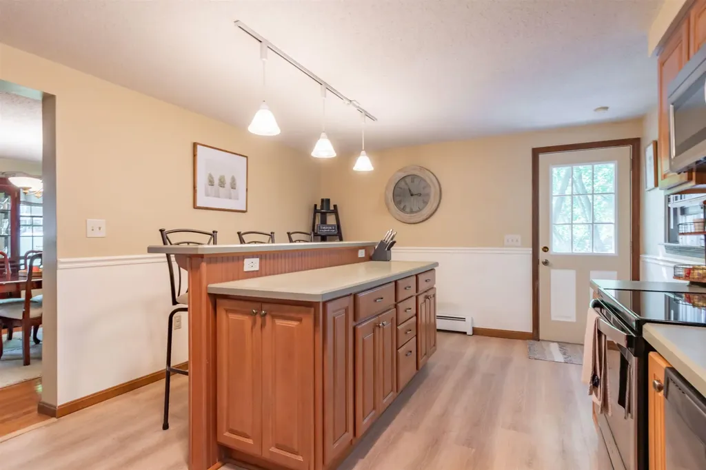 30 Raintree Drive Londonderry NH 03053