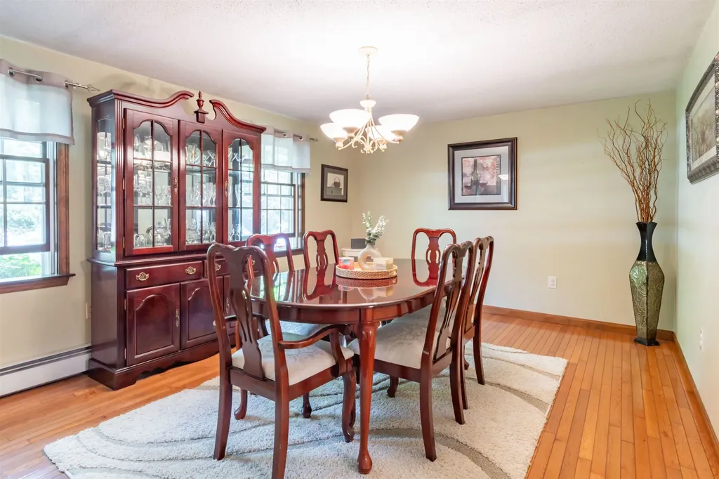 30 Raintree Drive Londonderry NH 03053