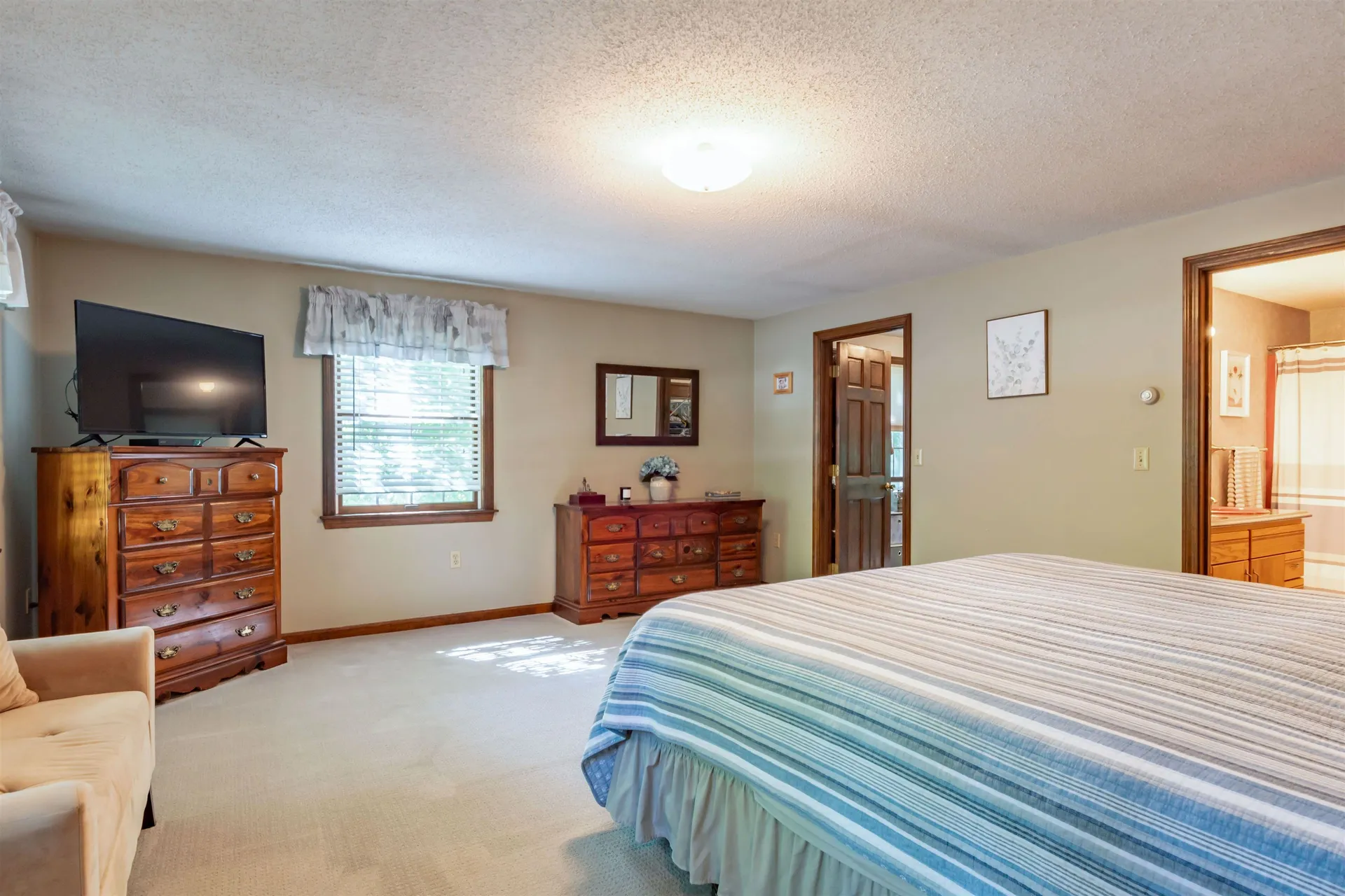 30 Raintree Drive Londonderry NH 03053