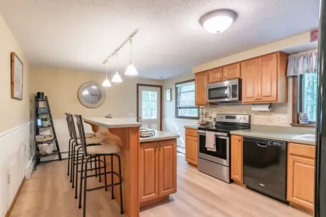 30 Raintree Drive Londonderry NH 03053