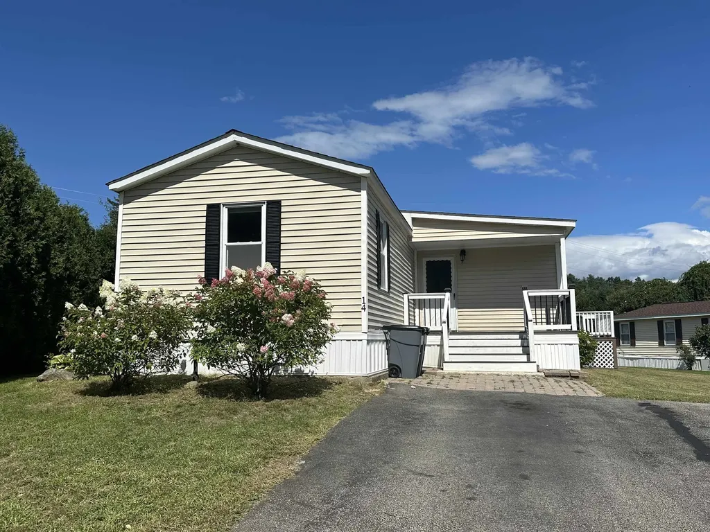 14 Sandpiper Path North Hampton NH 03862