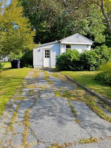 11 Cogswell Way Enfield NH 03748