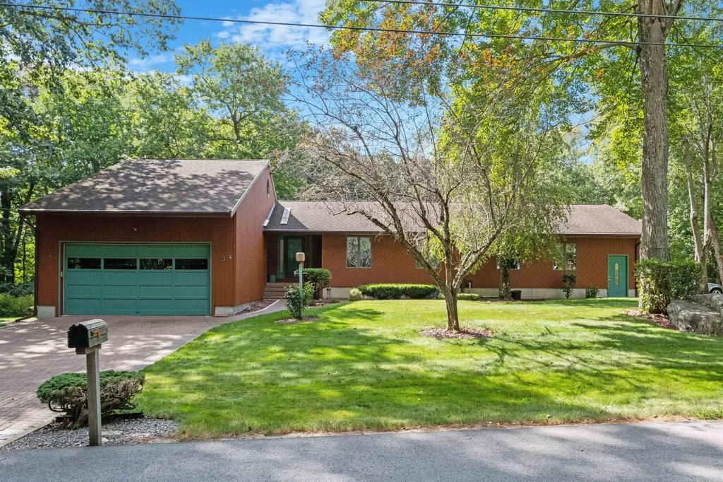 3 Spruce Street Pelham NH 03076