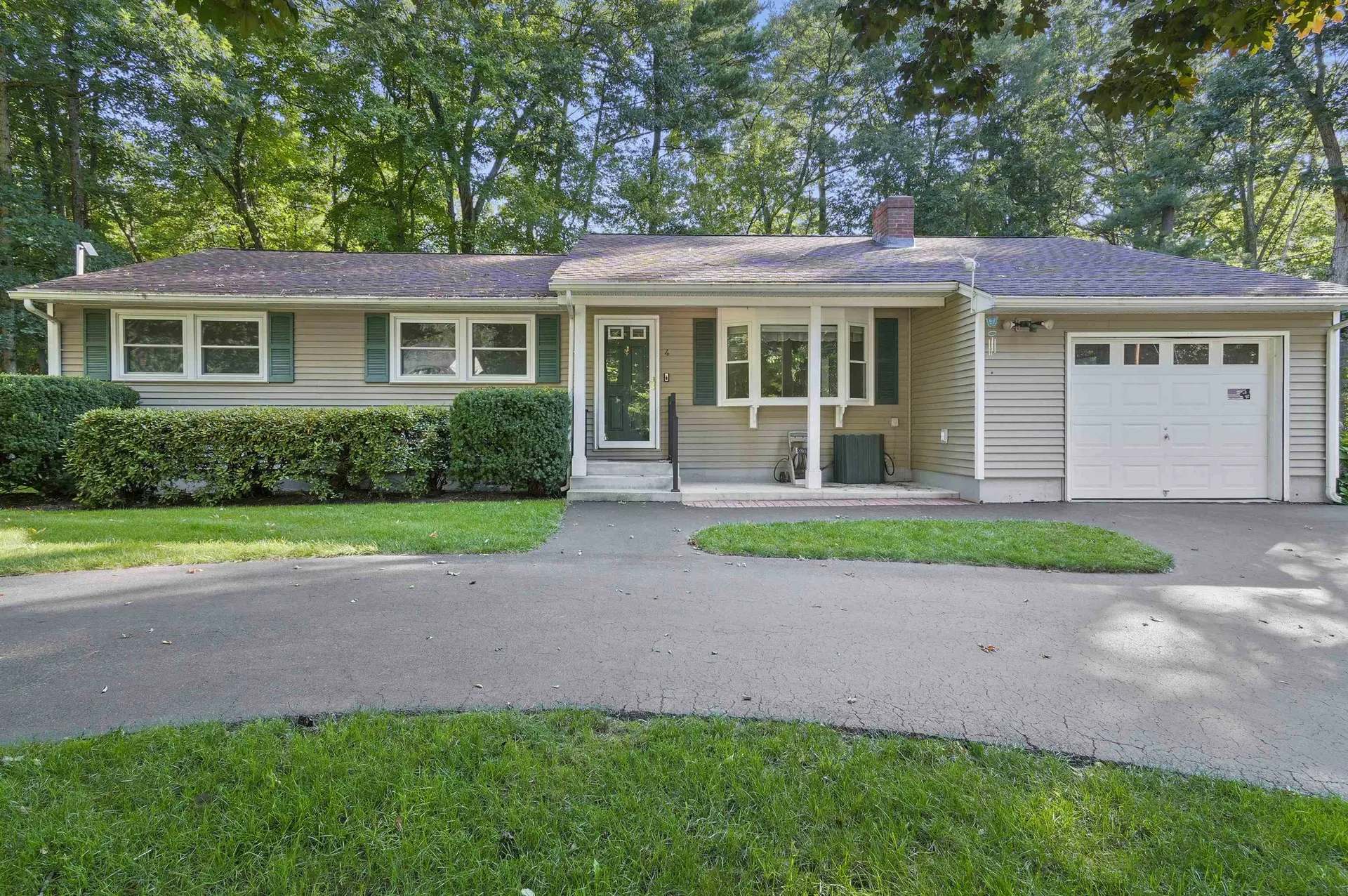 4 Colson Road Hudson NH 03051
