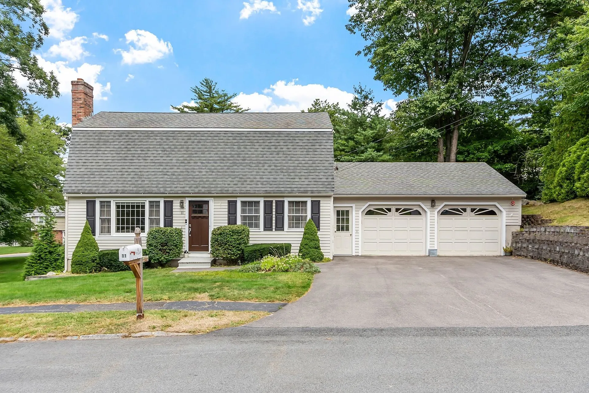 11 Shaw Circle Nashua NH 03062