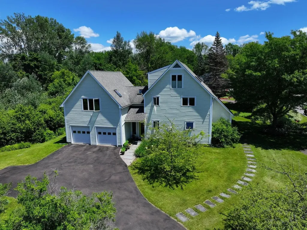 11 Bayfield Drive Shelburne VT 05482
