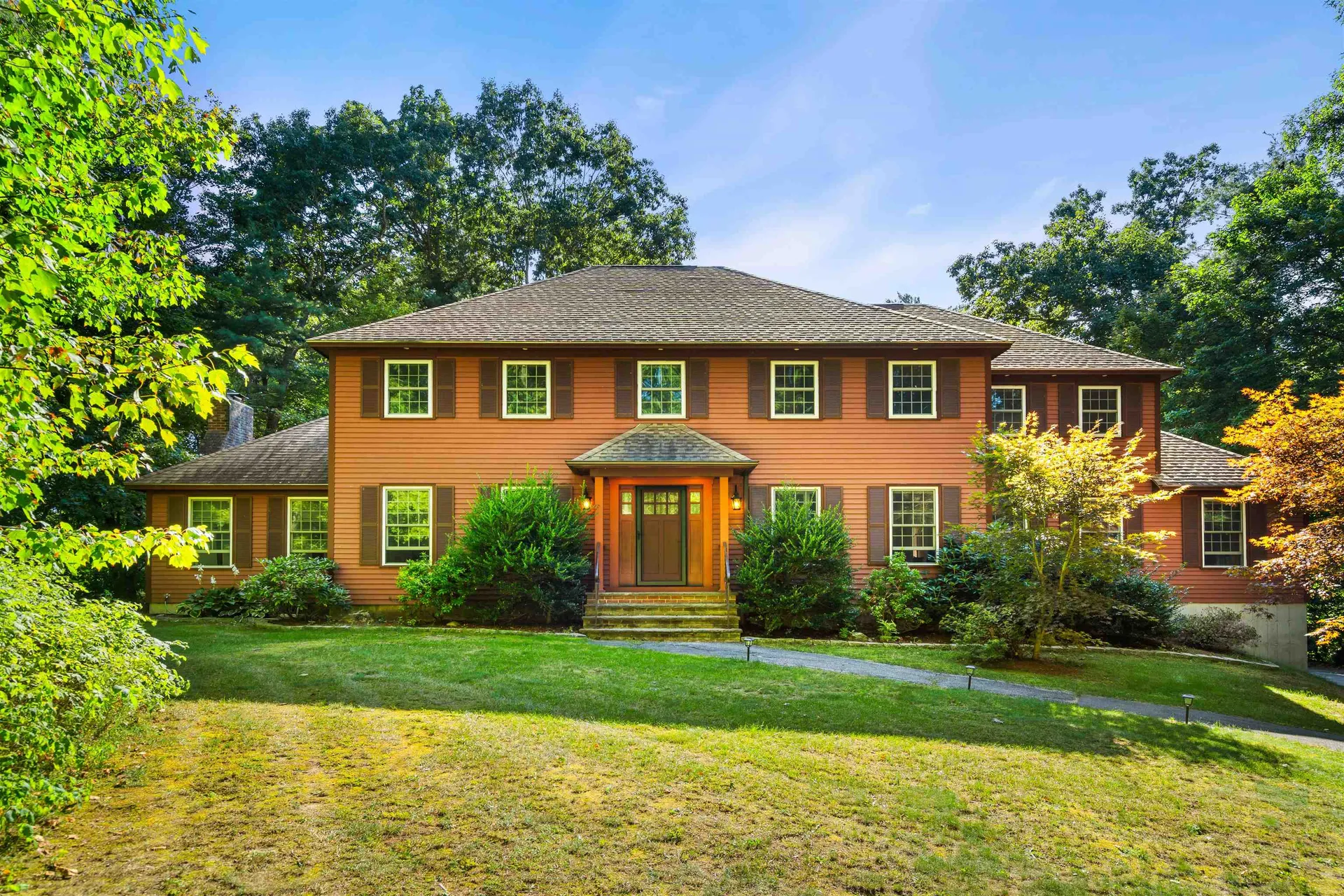 19 King Henry Drive Londonderry NH 03053