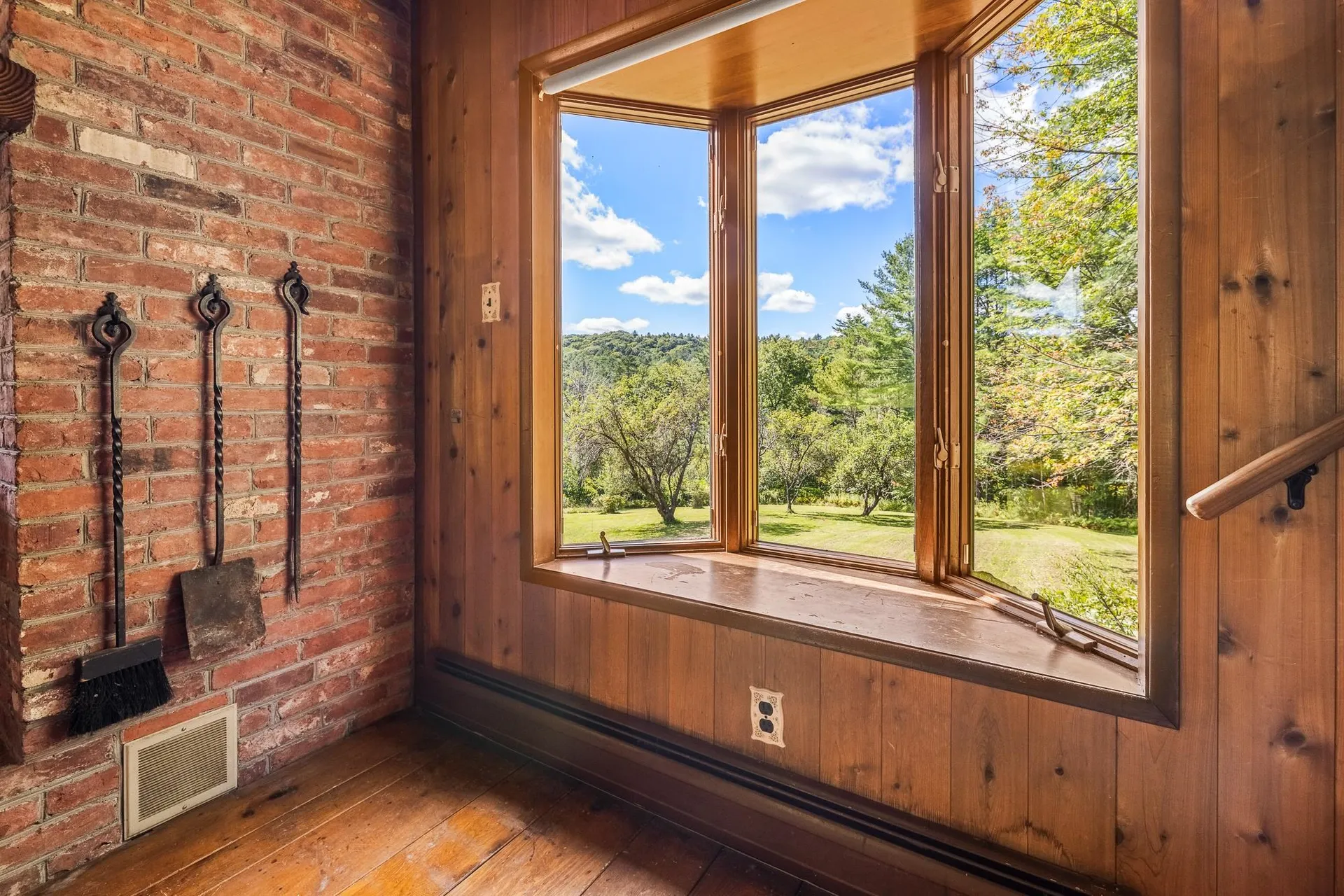 388 Center Of Town Road Hartford VT 05001