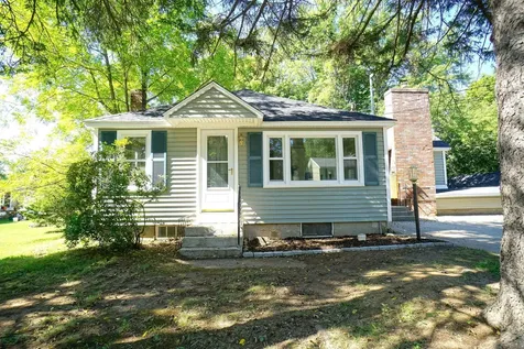 20 Concord Avenue Derry NH 03038