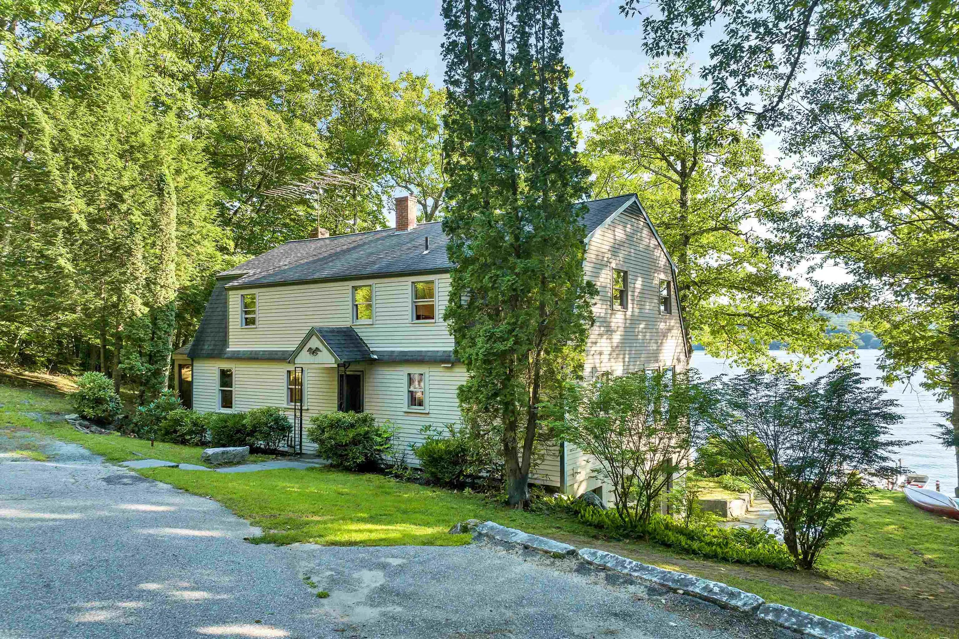 384 New Hampshire Route 113 Holderness NH 03245