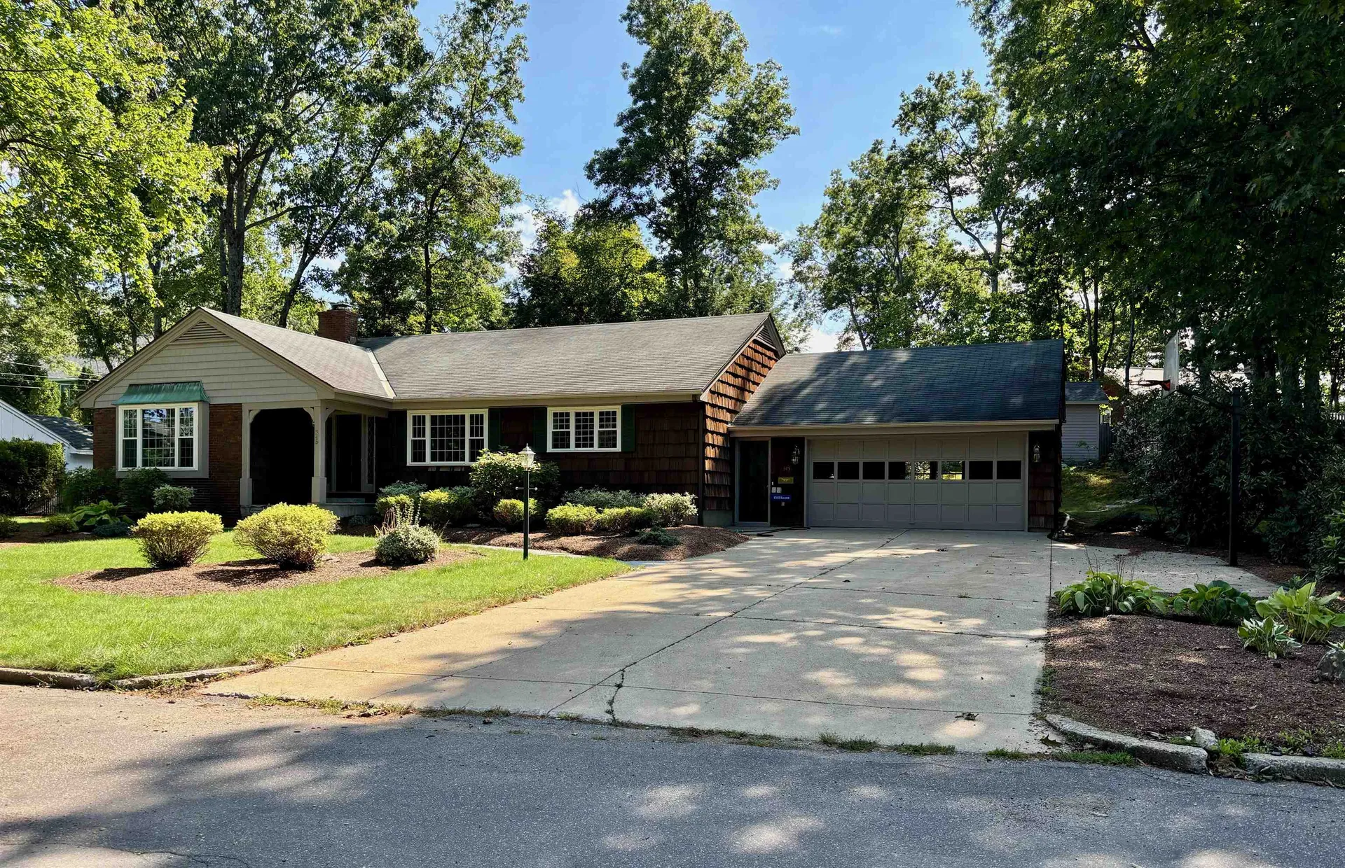 345 Crestview Circle Manchester NH 03104