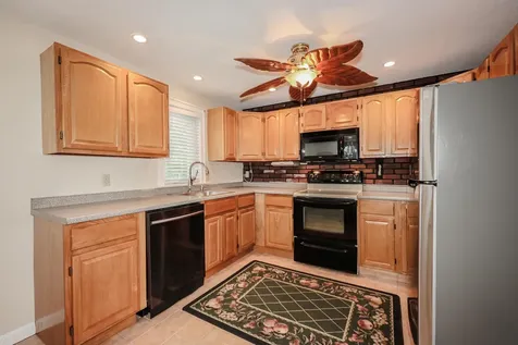 381 Blucher Street Manchester NH 03102