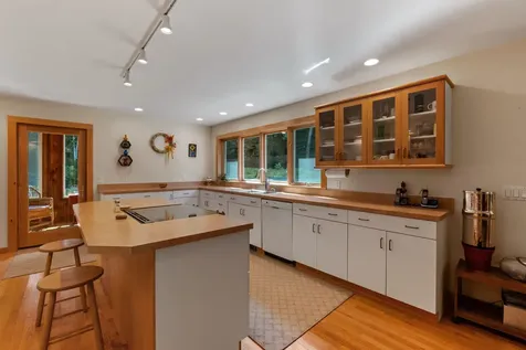 27 Bowles Road Newbury NH 03255